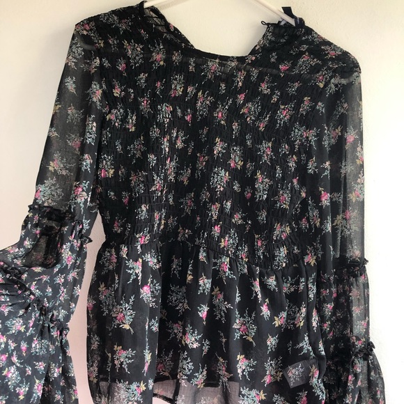 BLACK FLORAL AMERICAN EAGLE TOP - Picture 1 of 3